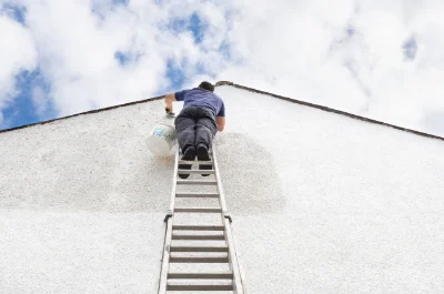 Peinture extérieure à la Trinitat — façades et ravalement